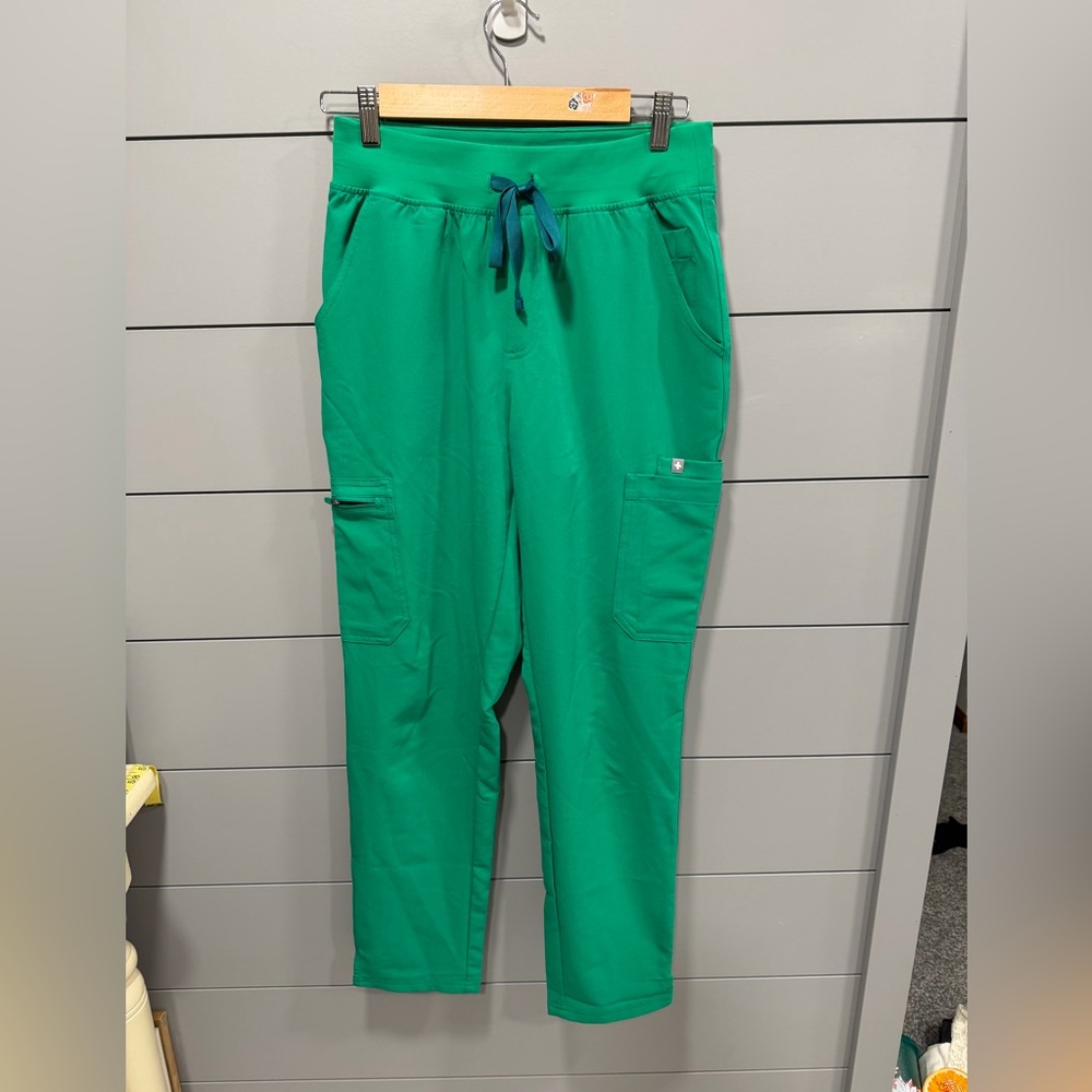 Figs scrub pants. Size small